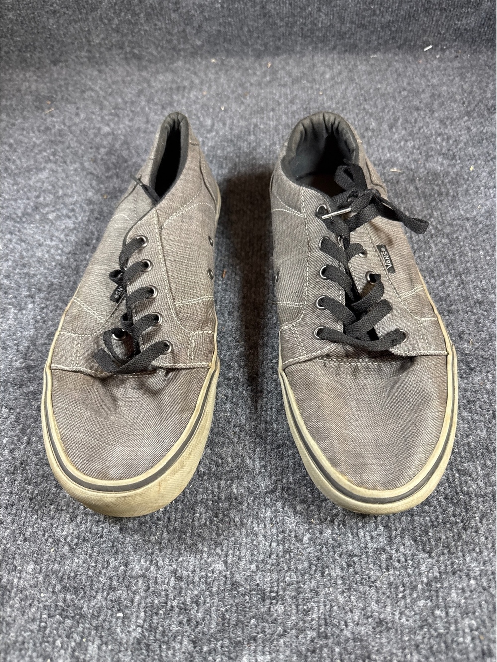 Mens 10.5 Gray Canvas Low Top Sneakers Lace Up Casual Skate Shoes